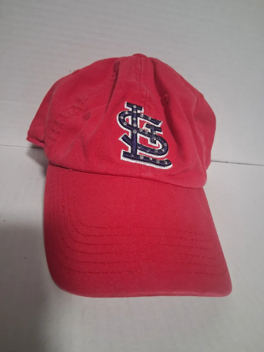 Cardnials Red Embroidered Cap & Grey Nike Tee L. Set Bundle